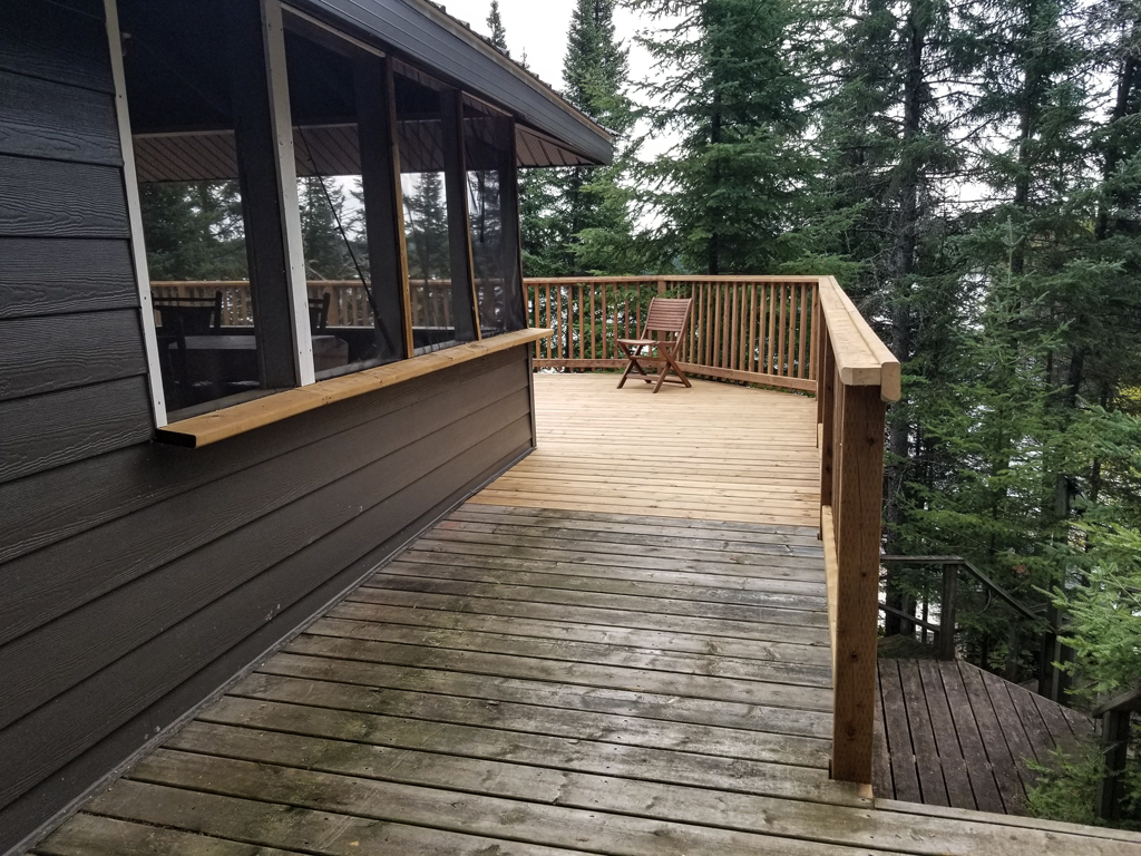 completed outdoor deck with balusters and railings