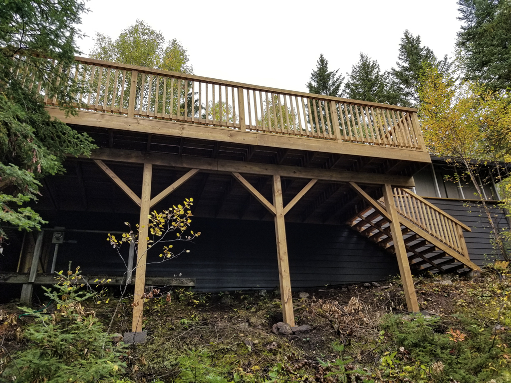 completed outdoor deck with balusters and railings