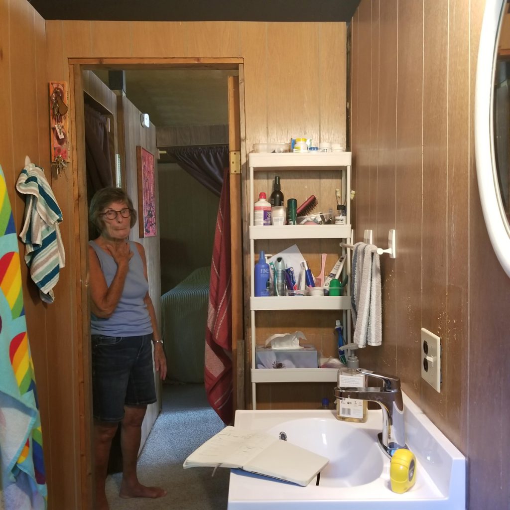 Look kids, old bathroom